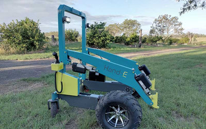 Electric farm loader chassis construction