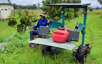 Hand-E T electric tractor bucket attachment